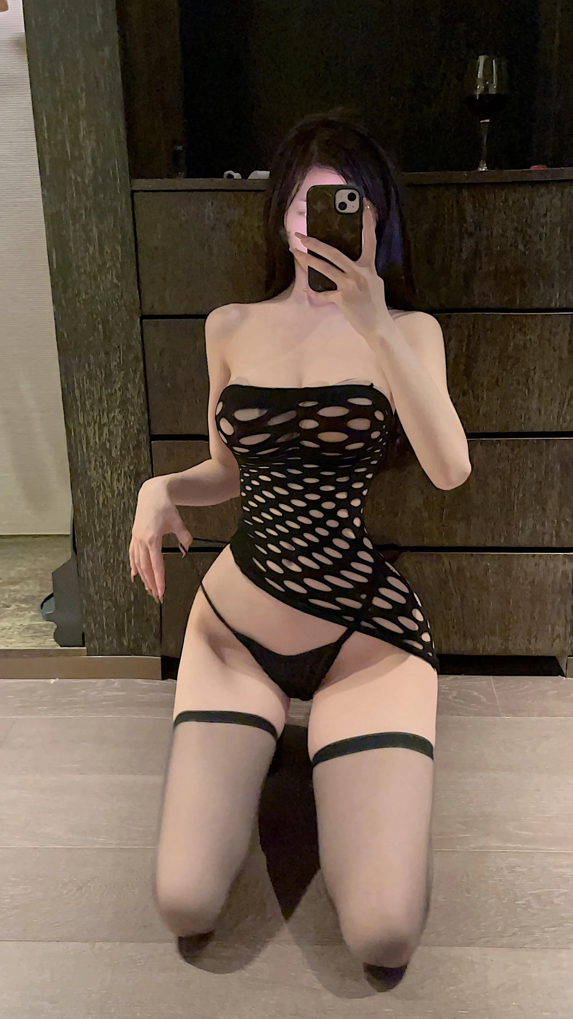 NO.042 脸红Dearie – 黑色大洞连衣裙 [21P]插图5